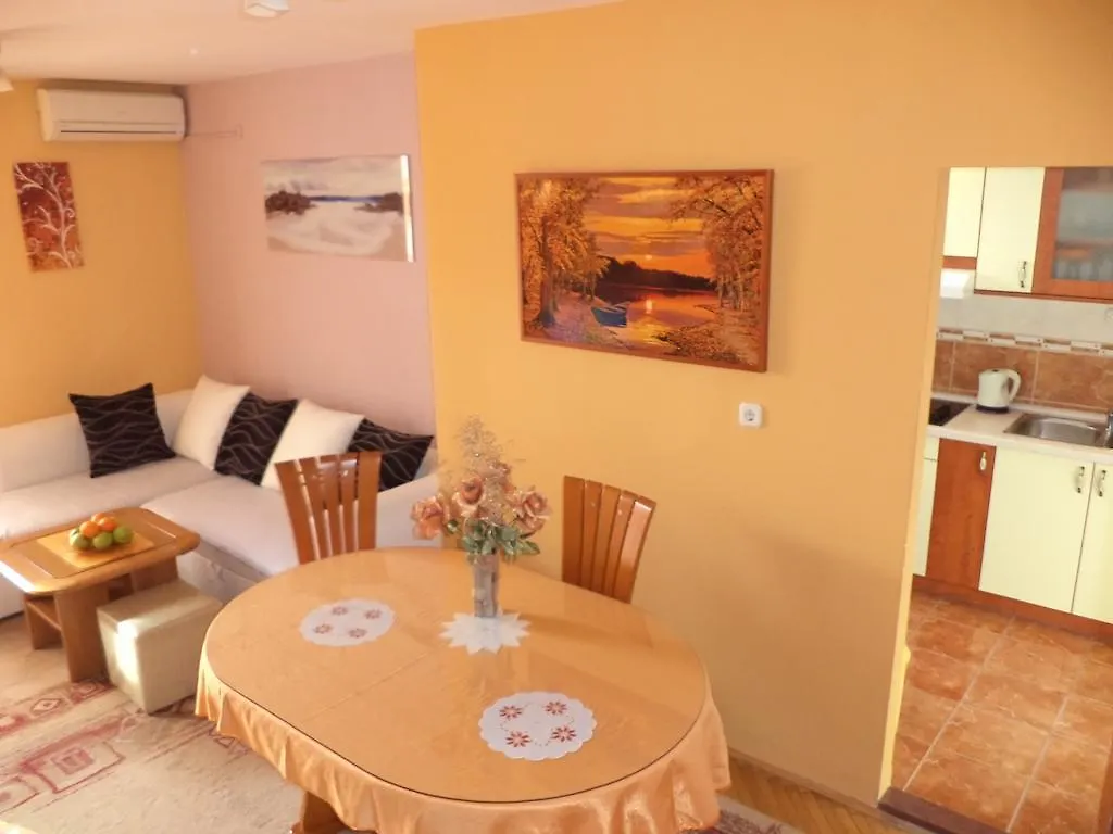 Cool Apartment Split